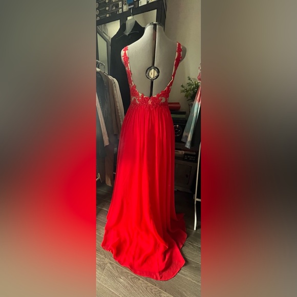 Red floral lace mesh bodice A-line grad dress / formal gown - Picture 4 of 9